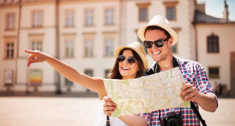 touristes-heureux-visite-clermont-ferrand-vtc-taxi